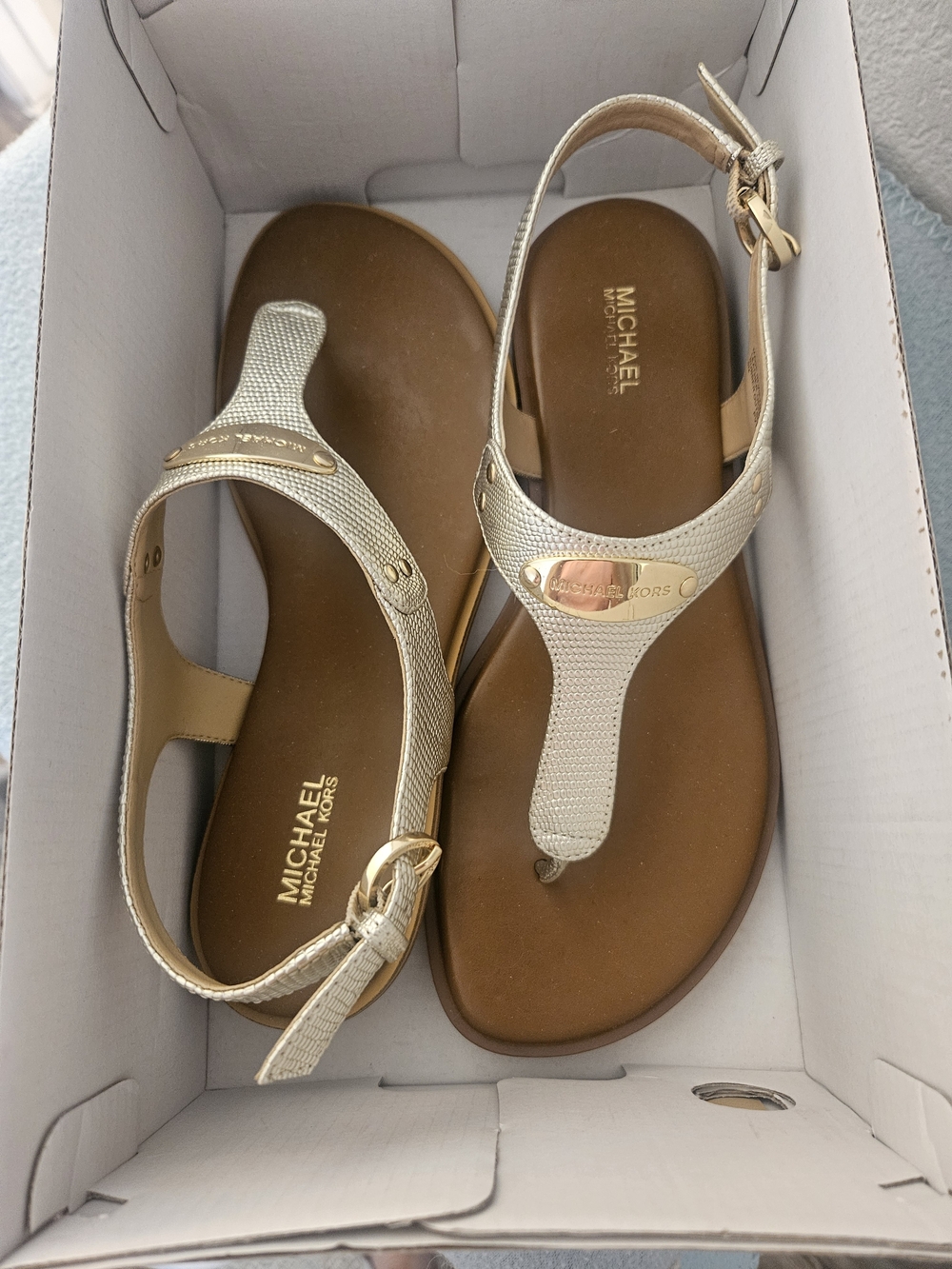 MICHAEL KORS Women's Gold Metallic T-Strap Sandals Size 8 Like New, Worn Once. - Picture 7 of 7